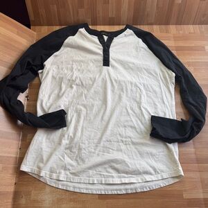 Steel city dugout Henley size large.  Black and white